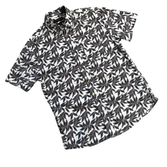 Banana Republic Men’s Button Down Leaf Pattern Slim Fit Shirt (Size M) - Picture 2 of 10